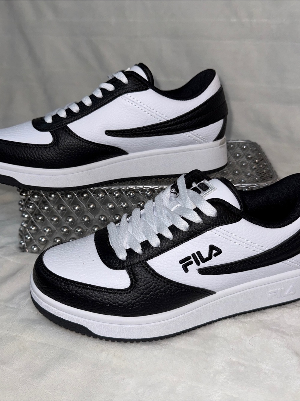 Brand new! Fila White and Black Low-Top Sneakers style#5CM01116-120